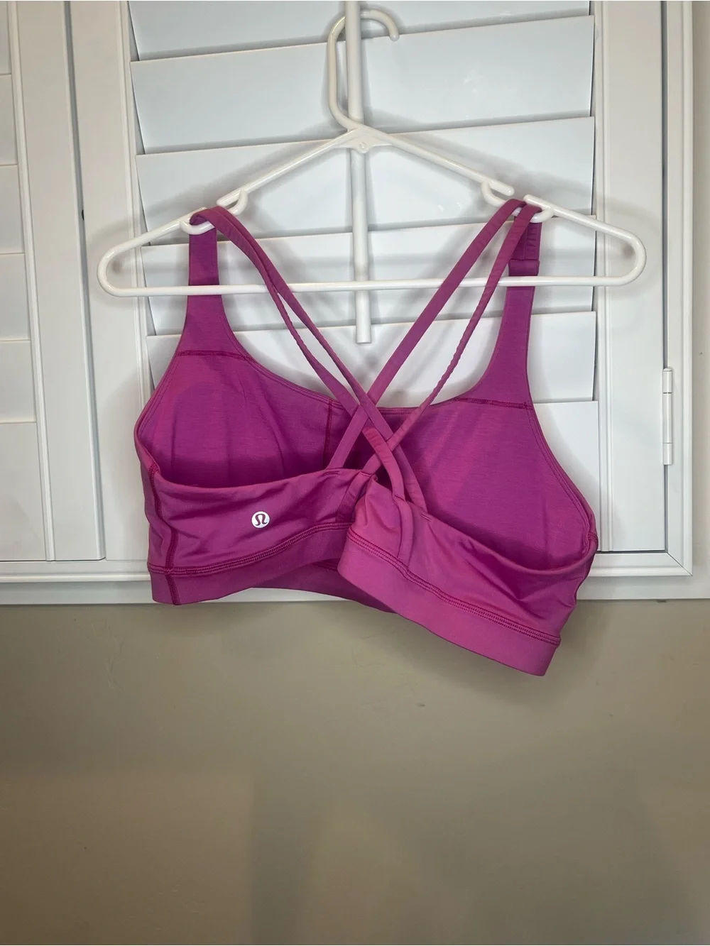 Lululemon Women’s Energy Sports Bra Medium Support- Magenta Pink